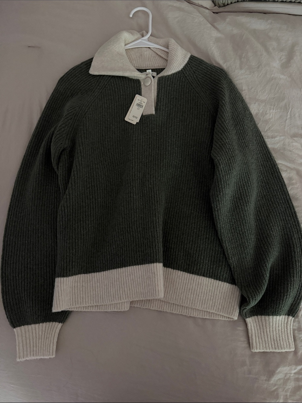 Ribbed Pullover Sweater in Olive with Cream Trim